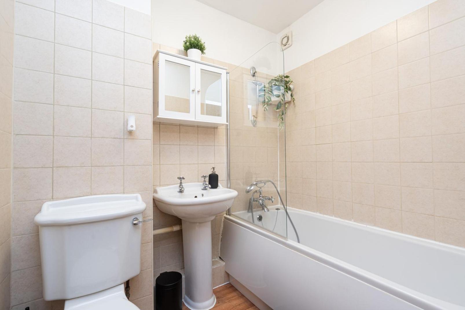 Apartment In Elephant & Castle With Parking London Exteriör bild